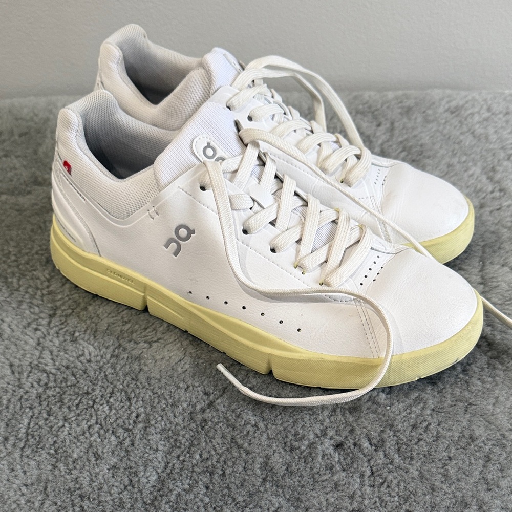 The Roger On Running Sneakers